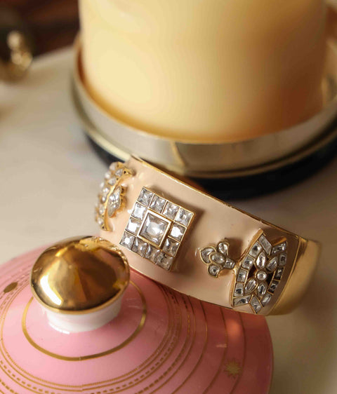 BAN19 BEIGE ENAMEL CUFF