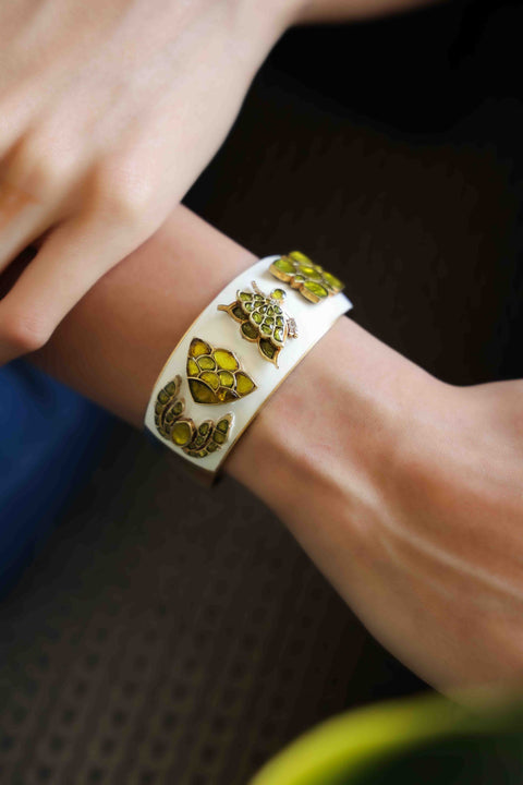 BAN20 WHITE ENAMEL CUFF