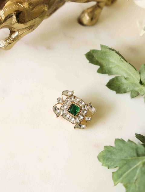 VINTAGE MOTIF BROOCH