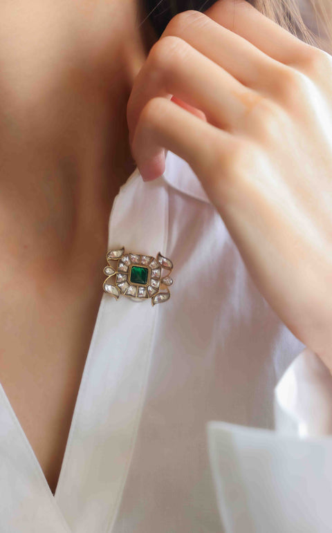 VINTAGE MOTIF BROOCH